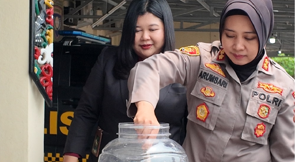 Dalam Waktu Sekejap, Sabu-sabu Senilai Rp250 Juta 'Lenyap' di Gunung Mas