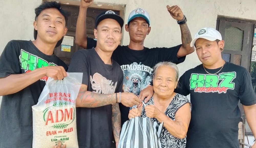 Lanjutkan Program, Humoriezt Cikidinx Berbagi Berkah untuk Nenek Siti Khotijah
