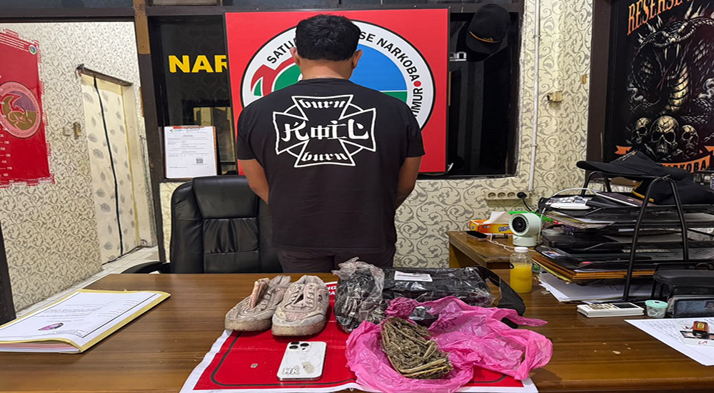 Ganja 77 Gram Disamarkan dalam Sepatu, Pria di Sampit Diciduk Usai Ambil Paket Ekspedisi