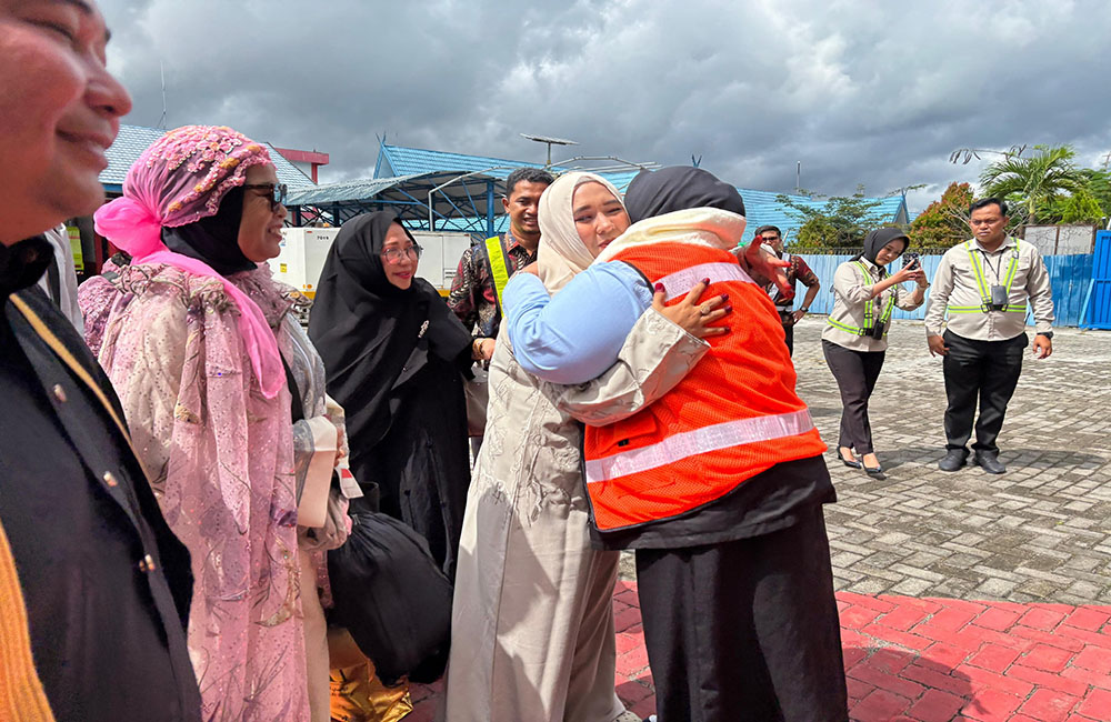 Jemaah Haji Kotim Pulang, Tangis Bahagia Pecah di Bandara H Asan Sampit