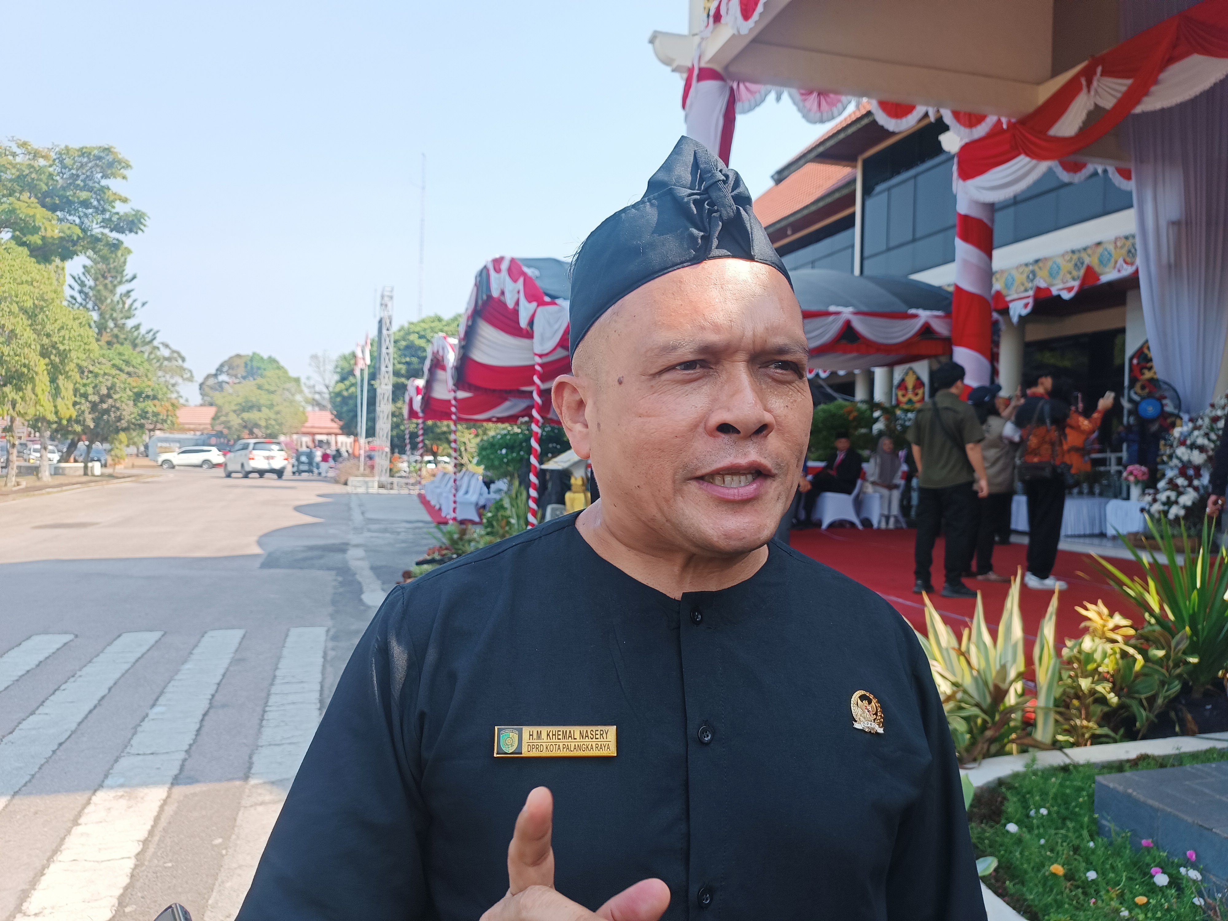 Upacara HUT RI ke-81 Khemal Tampil dengan Kostum Si Kabayan