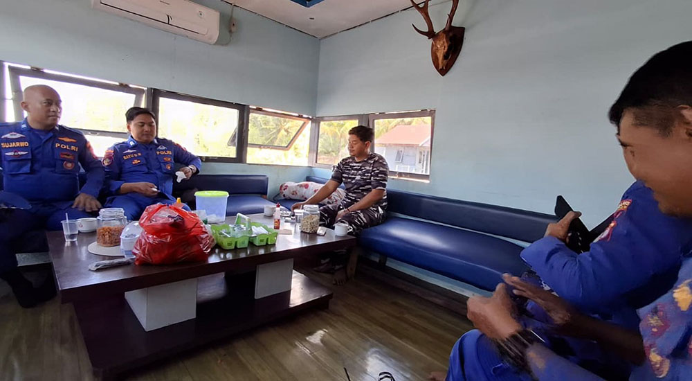 ABK Tug Boat Kapuas Bahari V Diduga Terjatuh di Muara Teluk Sampit, Tim Gabungan Lanjutkan Pencarian di Laut