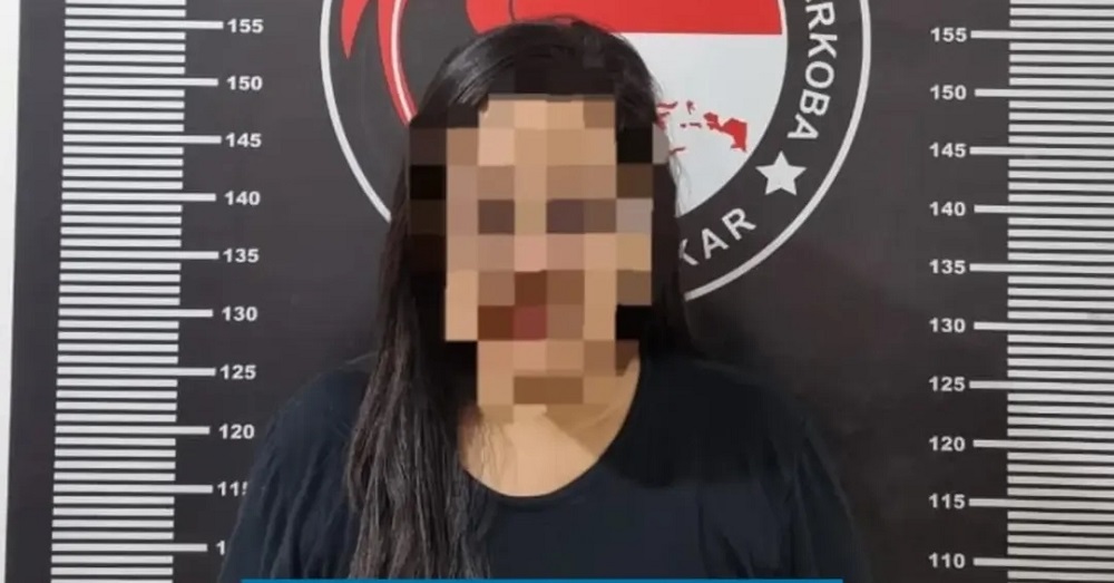 Berdiri di Pinggir Jalan Tengah Tenggarong Malam Hari, Wanita Ini Dicokok Polisi, Ternyata..... 