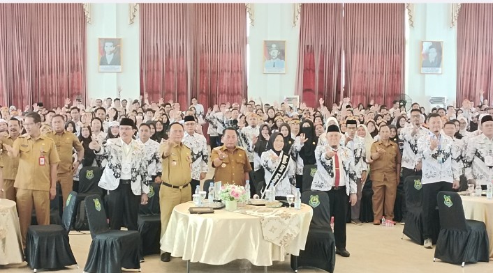 Bupati Kapuas Buka Seminar dan Anugerah Pendidikan PGRI