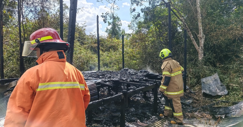Rumah Kosong Terbakar di MB Ketapang, Api Ludeskan Bangunan dalam Hitungan Menit