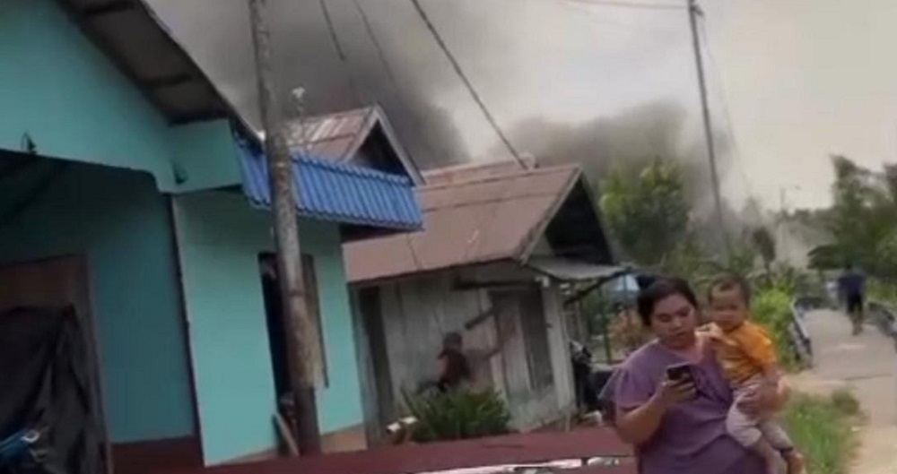 Menjelang Salat Jumat, Warga Babaung Geger, Tiga Rumah Dilalap si Jago Merah