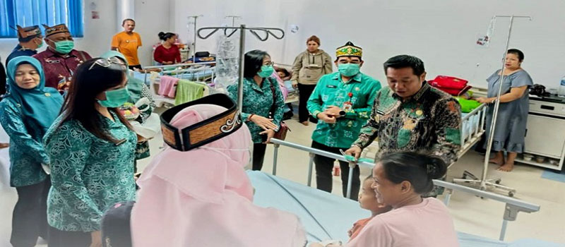 Kunjungi Pasien Stunting di RSUD, Felix Soenadi Tegaskan Komitmen Pemkab Barito Utara Perkuat Kolaborasi