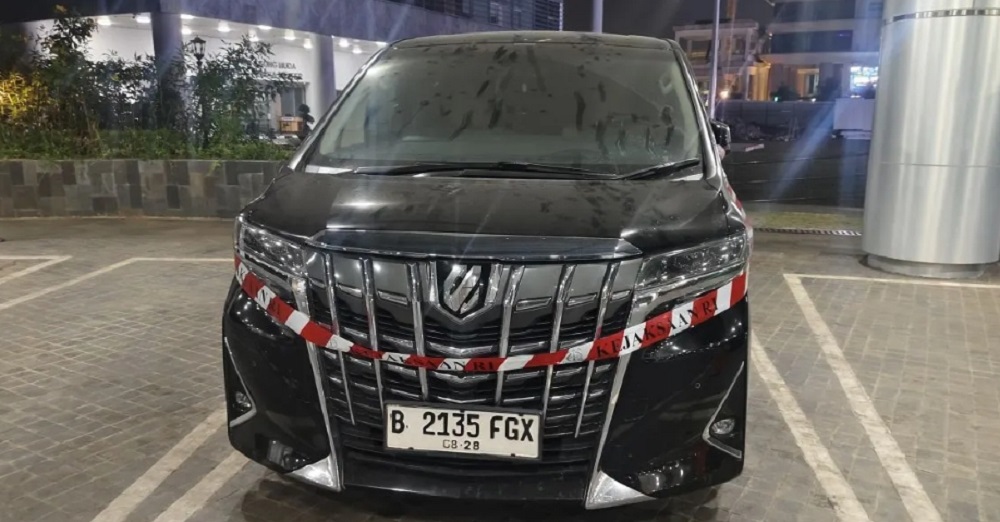 Alphard Hitam Nongkrong di Kejagung, Ternyata Disita dari Tersangka Korupsi MBG