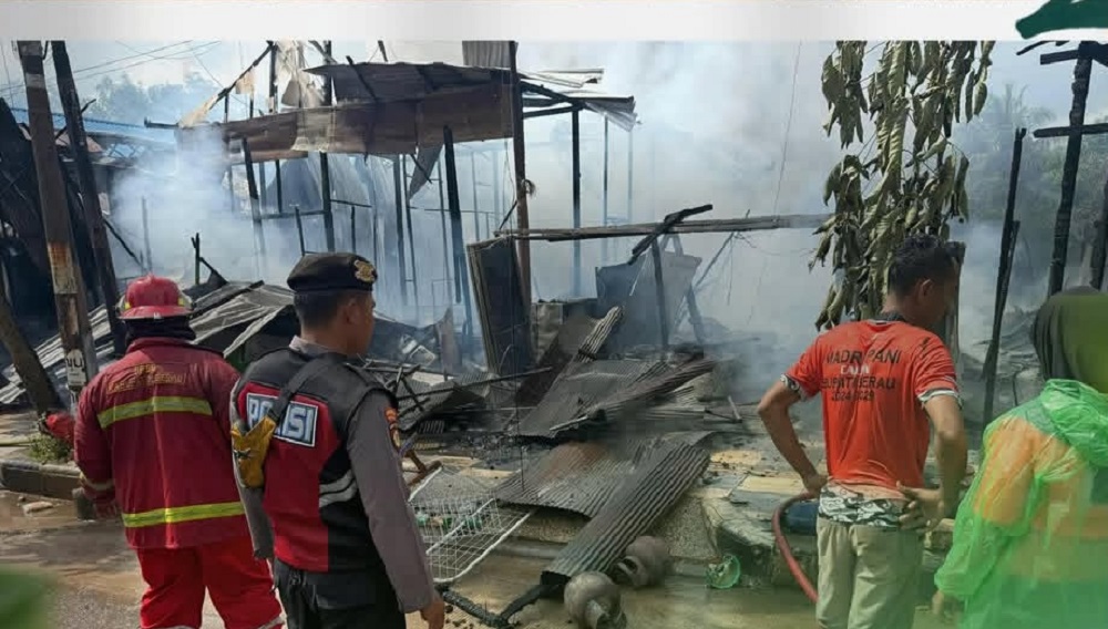 Kerugian Hampir Rp1 Miliar, Begini Kronologi Kebakaran di Teluk Bayur