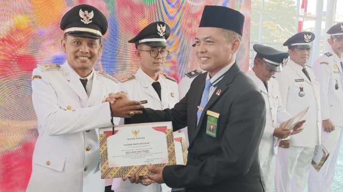 Kelurahan Selat Hulu Kapuas Raih Penghargaan Mutakhirkan DTSEN