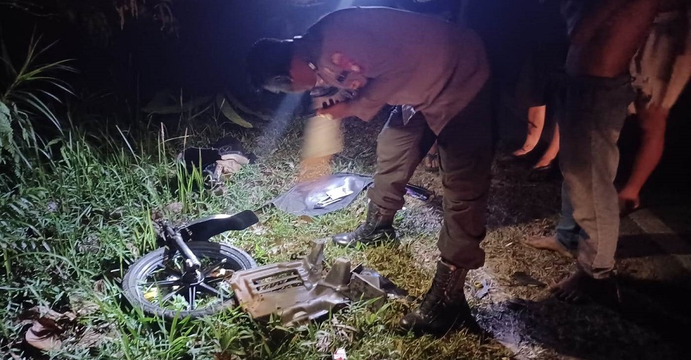 Remaja Parindu Meregang Nyawa di Jalan Raya, Motornya Terbakar Tabrak Daihatsu Pikap