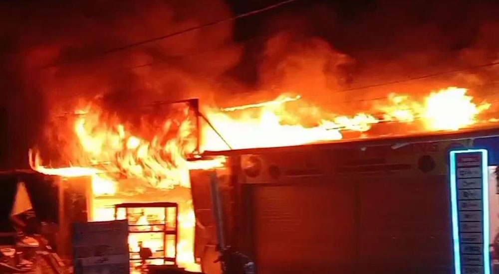 Api Mengamuk di Taman Kota Sampit, Lima Kios Ludes Terbakar