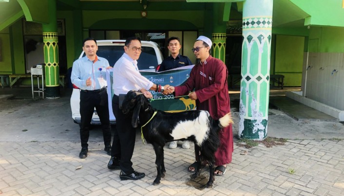 Rayakan Idul Adha, Citimall Kapuas Bagikan Hewan Qurban Untuk Masyarakat Sekitar