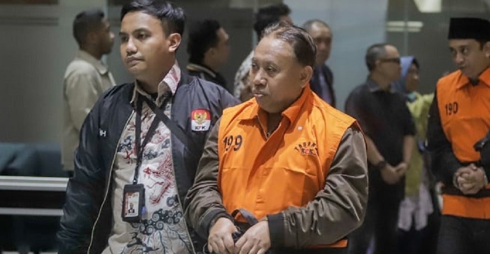 Geledah Rumah dan Kantor Pak Rektor, Barang Ini yang Dibawa Penyidik KPK