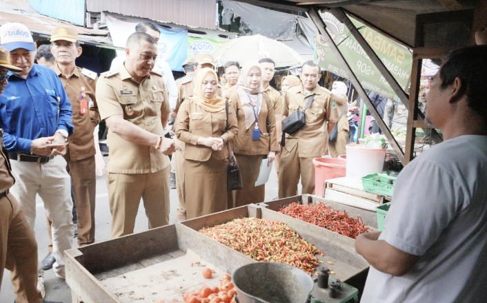 Wabup Kapuas Cek Langsung Harga dan Ketersediaan Bahan Pokok di Pasar