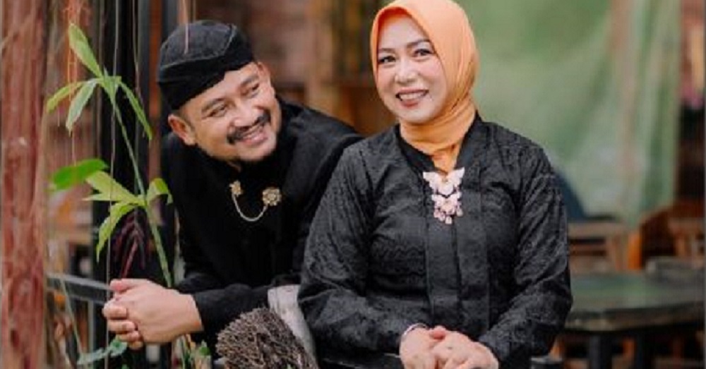Susul Suaminya Bupati Pemalang di KPK, Tiba-tiba Noor Faizah Kenakan Masker Hitam