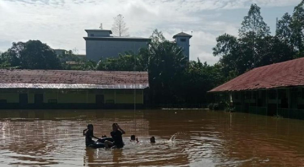 Banjir Kepung Kuala Kuayan, Sekolah Ditutup dan Aktivitas Warga Lumpuh