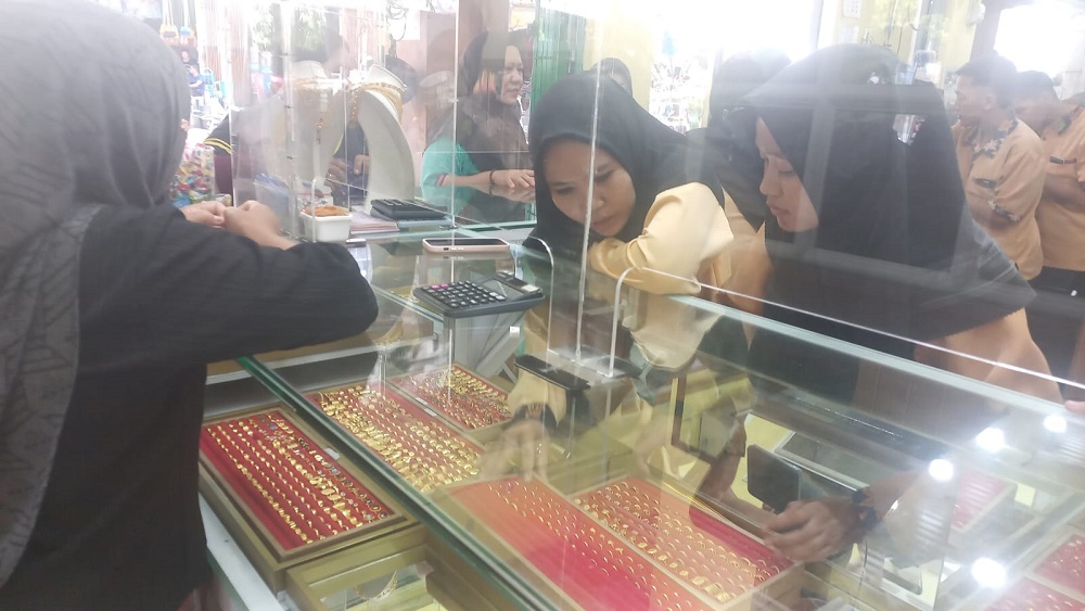 Menjelang Idul Adha, Warga Sampit Berburu Toko Emas, Ini Favorit Mereka