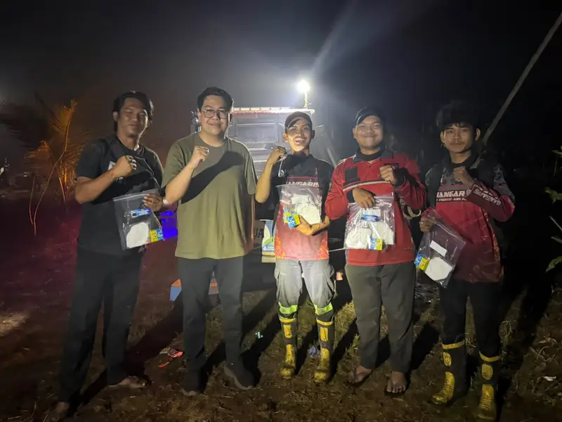 Kabut Asap Kepung Palangka Raya, Erlan Bagikan Masker dan Vitamin