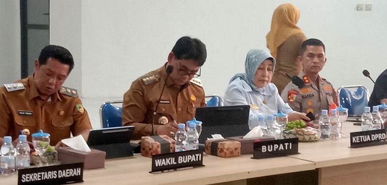 Atasi Keterbatasan Alat Karhutla, Ketua DPRD Barut Usul Kolaborasi dengan Perusahaan Swasta