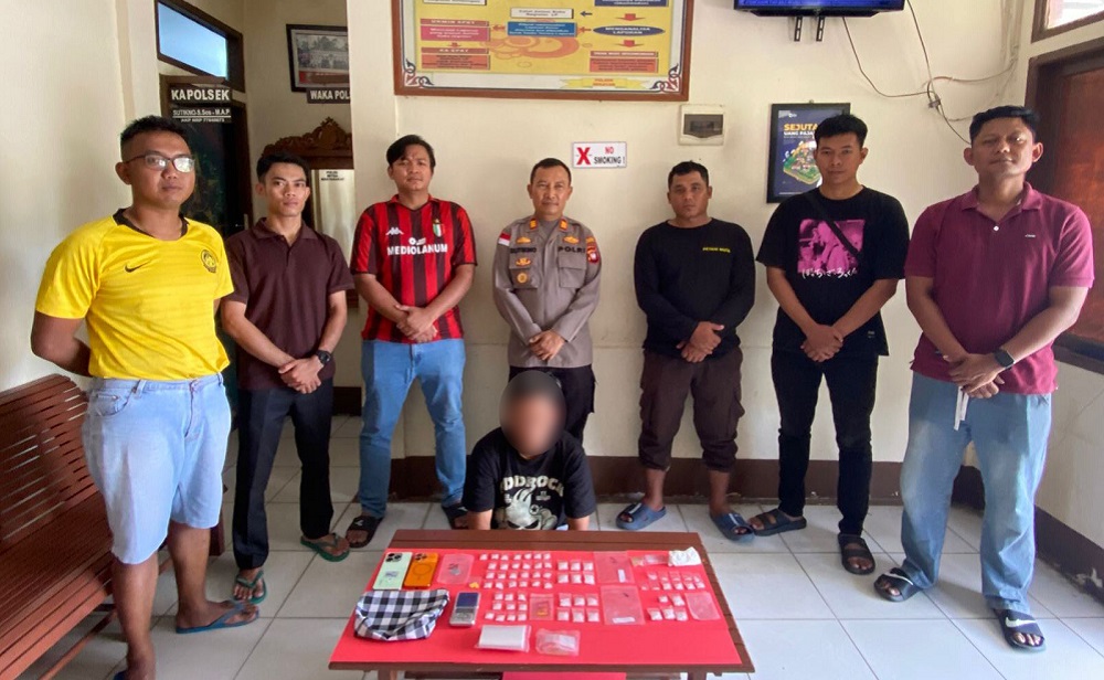 Tamu Tak Diundang Datang ke Warung, Pria Sekayam Ini Pun Diangkut ke Kantor Polisi