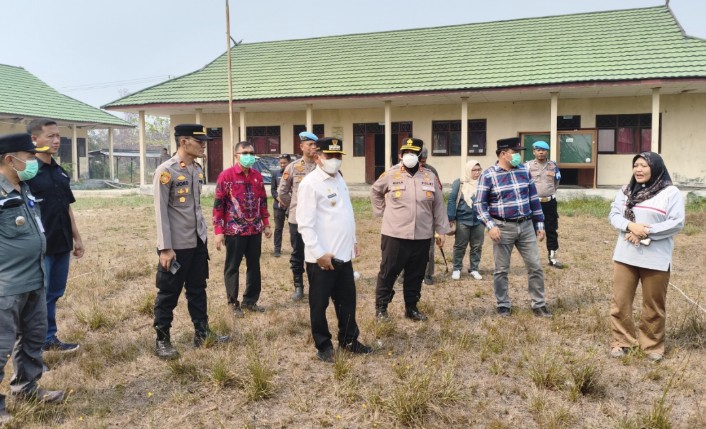 Bupati Kapuas Tinjau SMKN 1 Timpah Pasca Kebakaran