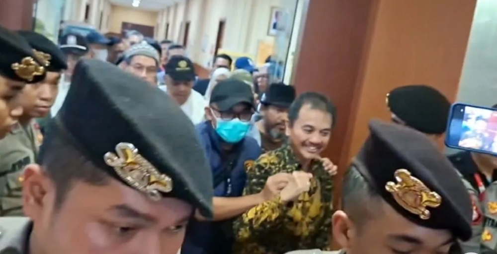 Tinggalkan RS Polri, Roy Suryo dan Dokter Tifa Dibawa Kembali ke Polda Metro Jaya