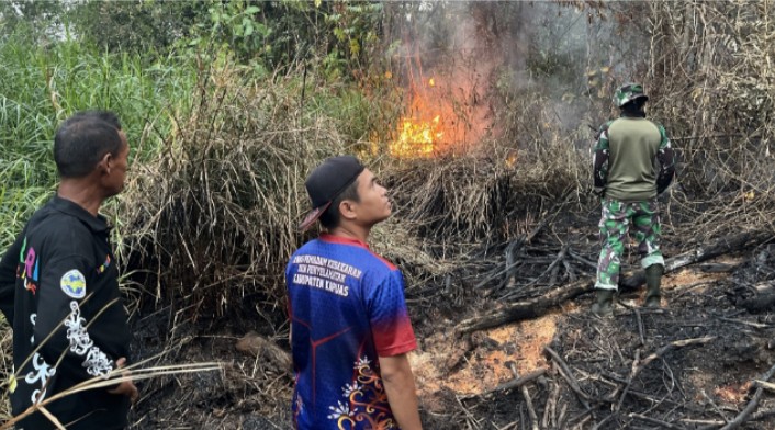 Api Kembali Berkobar di Lokasi Kebakaran Lahan Jalan Hampatung Kapuas