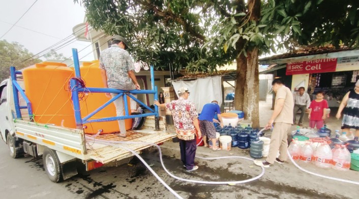 Kemarau Panjang, PDAM Kapuas Salurkan Air Bersih ke Warga