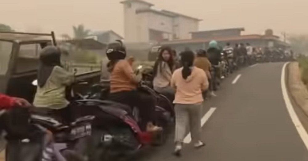 Ramai di Medsos! Berat Banget Jadi Warga Murung Raya, Hirup Asap, Antre BBM, eh Begitu Pulang Listrik Mati