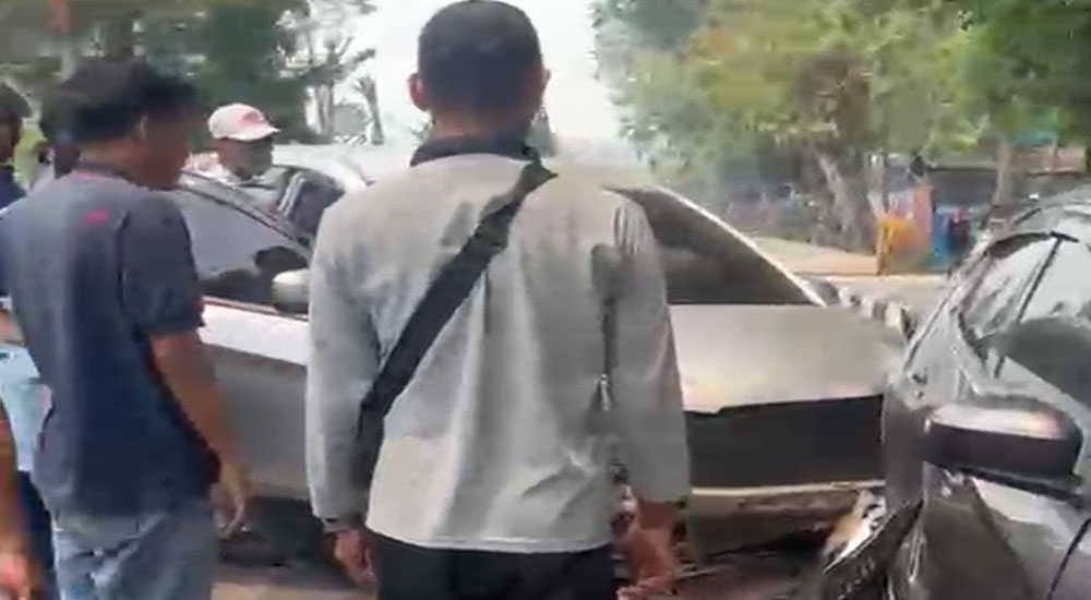Kecelakaan Beruntun di Sampit: Avanza Tabrak Brio dan Innova yang Sedang Parkir