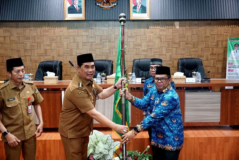 Shalahuddin Lepas Kafilah MTQ Korpri Barito Utara ke Murung Raya