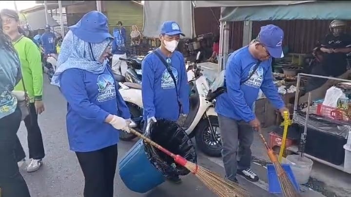 Peniana Ajak Warga Kapuas Jaga Kebersihan Lingkungan Lewat Gerakan Langit Biru