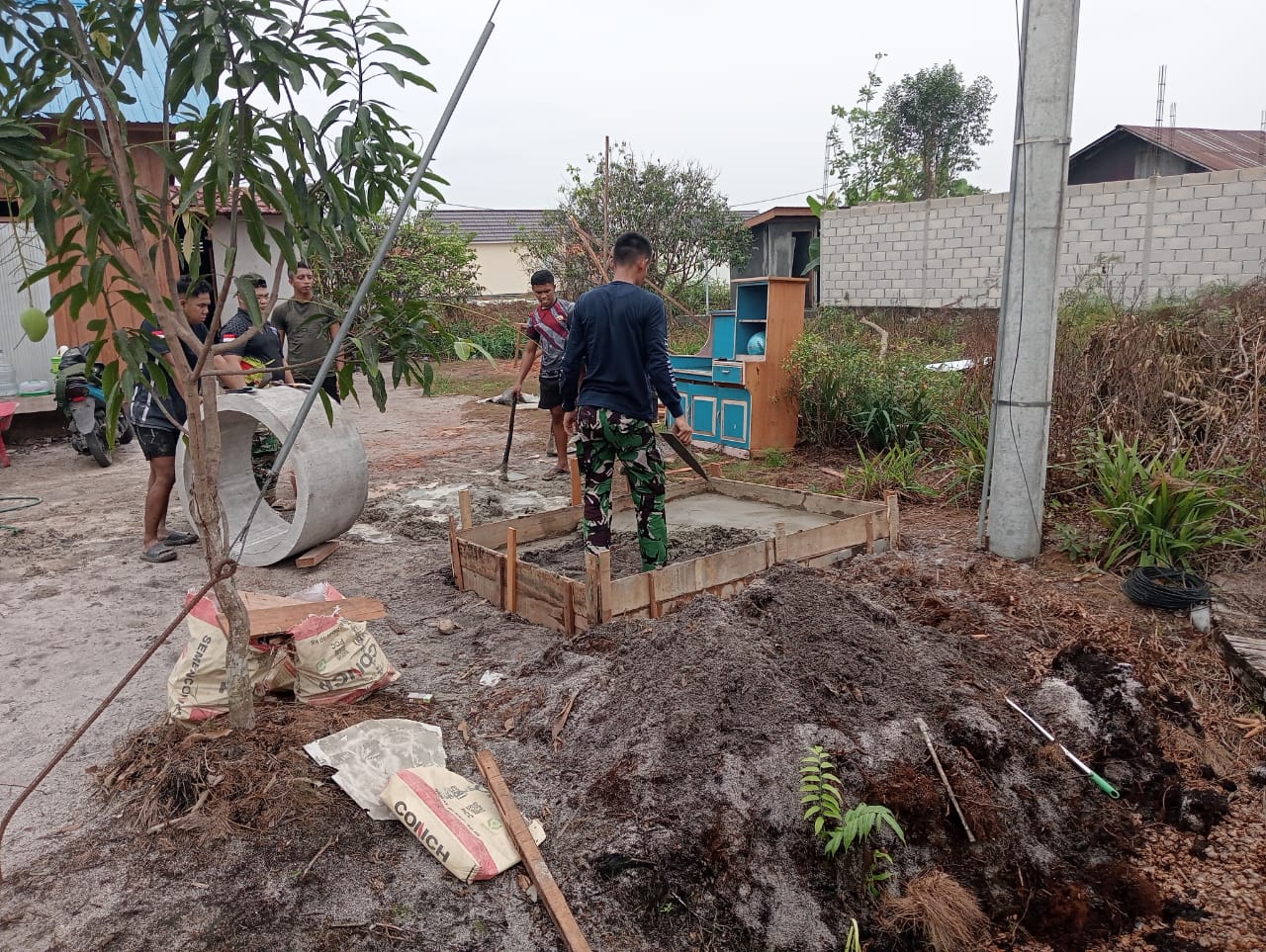 Satgas TMMD Bangun Penunjang MCK Masyarakat