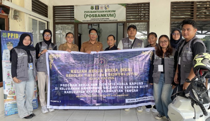 Mahasiswa STIE Kapuas Dorong Digitalisasi Pembelajaran dan Pengembangan UMKM Lewat KKN