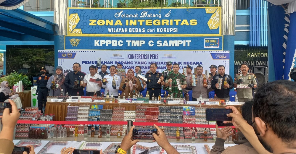 Ratusan Ribu Rokok dan Ribuan Liter Miras Ilegal Diamankan Bea Cukai Sampit, Ini Peta Kerawanannya