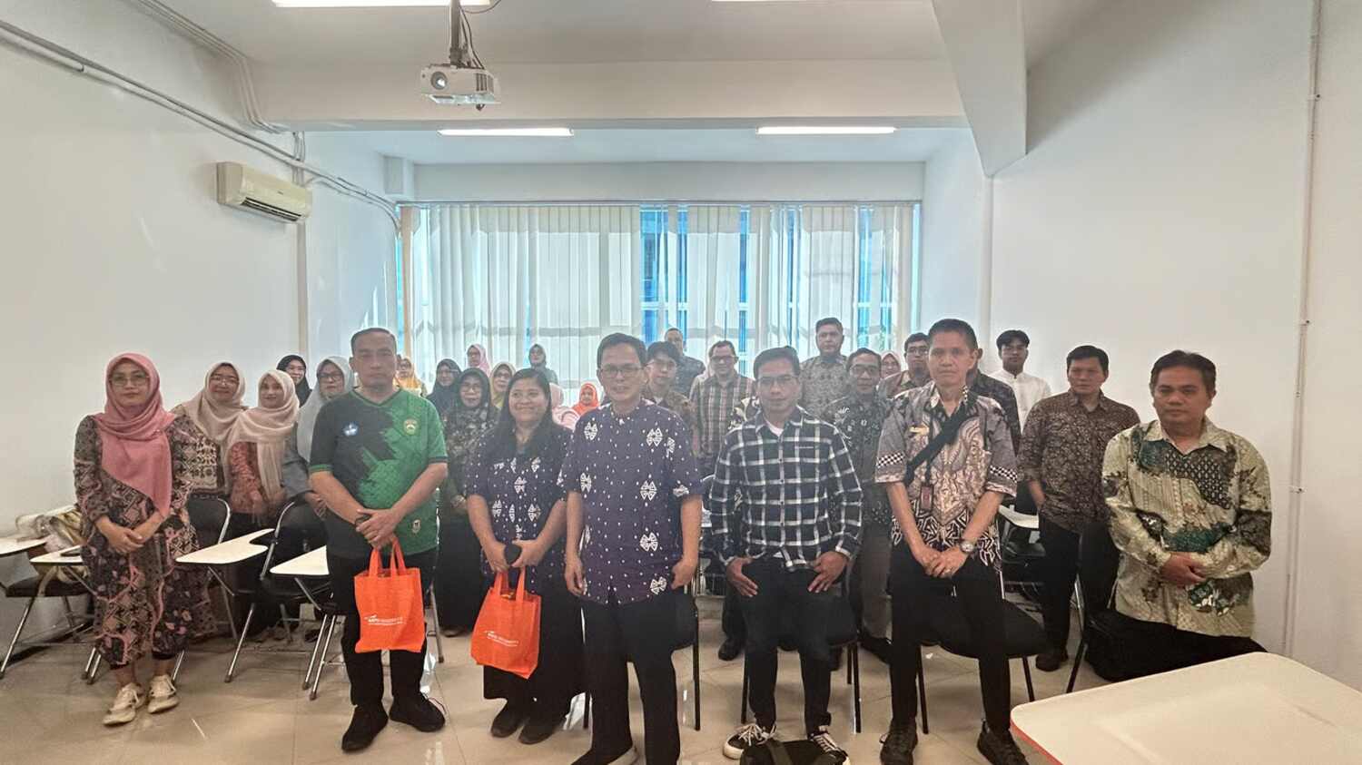 SATU University Jadi PTS Terdepan Bersama Disdik dalam Penguatan Kompetensi AI Guru se-Sumsel