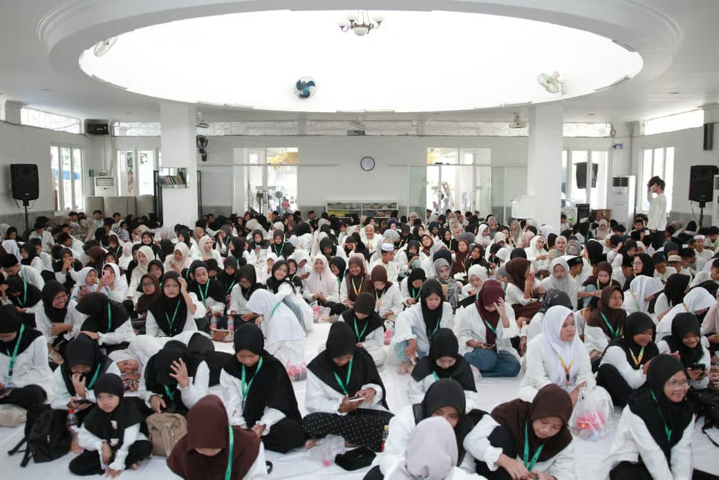Pertemuan Rutin Bulanan: H. Robert Nitiyudo Wachjo Pesankan Dzikir dan Syukur kepada 1.200 Anak Binaan