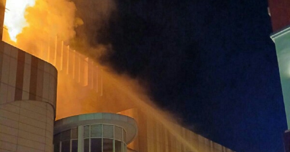 Mega Mall Terbakar Tengah Malam, Seorang Perempuan Terjebak Api dan Meninggal