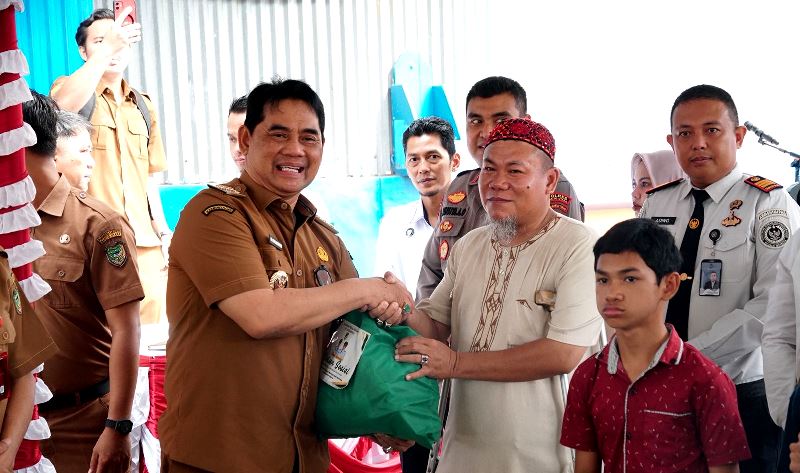 Pemkab Barito Utara Launching Bansos Permakanan dan Honorarium Damang, Mantir, RT/RW