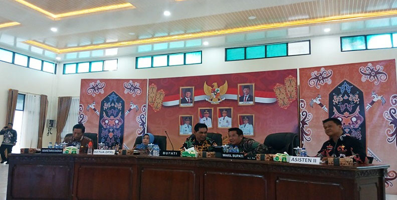Bupati Shalahuddin Ajak Warga Dukung Pelebaran 5 Ruas Jalan di Muara Teweh