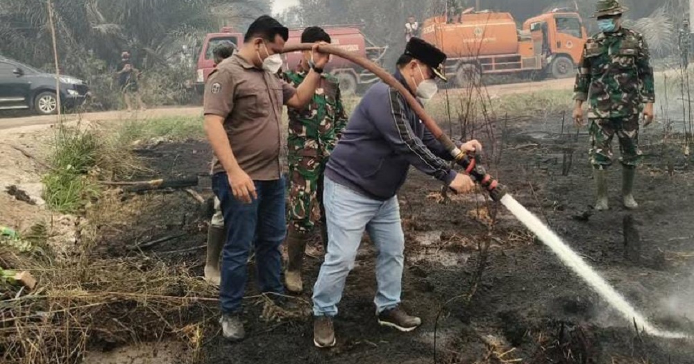 Datangi Karhutla Hanguskan Pondok, eh Bupati Halikinnor Malah Temukan Dua Titik Api Lain