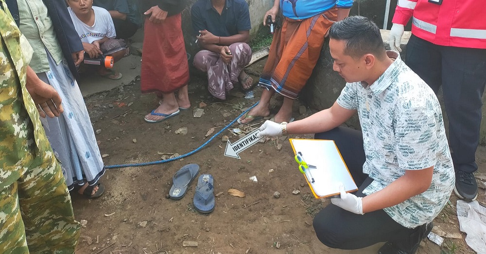Sibuk Nyari Pemilik Sandal, Pria Ini Temukan Jasad Wanita Mengapung di dalam Sumur