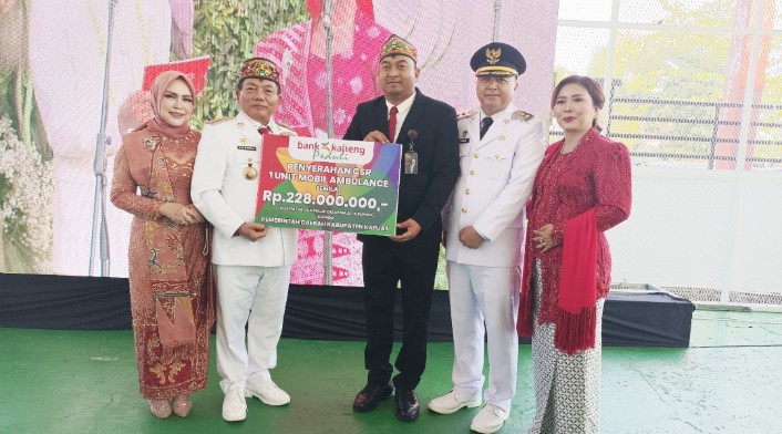 Bank Kalteng Serahkan Ambulans Senilai Rp228 Juta kepada Pemkab Kapuas