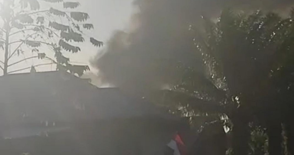 Geger! Kobaran Api Disertai Asap Hitam Pekat, Bangunan di Jalan Panjaitan Selatan MB Ketapang Terbakar