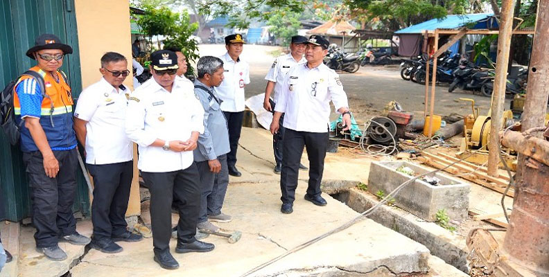 Usai Rapat Koordinasi, Bupati Barito Utara Cek Langsung Progres Pelebaran Jalan di Muara Teweh