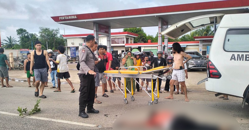 Lakalantas di Depan SPBU Parindu, Tiba-tiba Pak Tua Berbelok dan Terluka