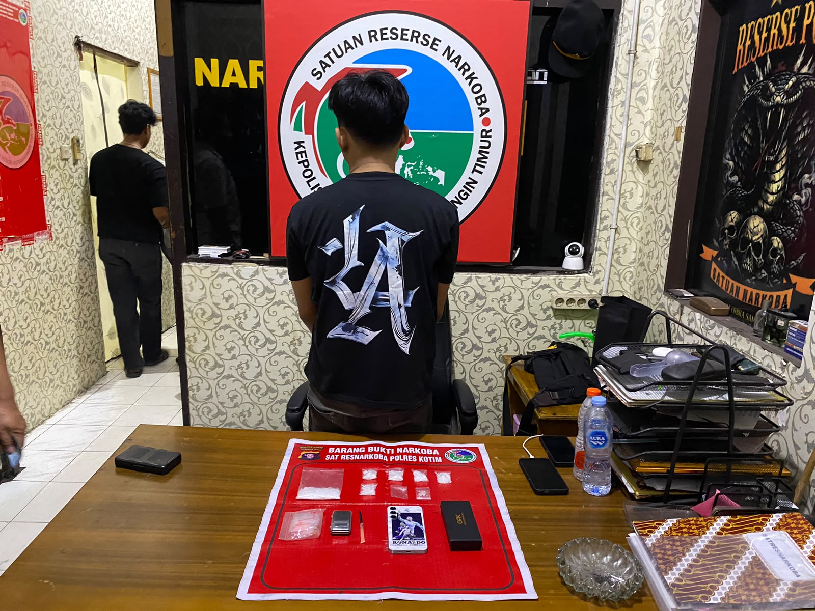 Geger di Baamang, Bukan Barang Biasa, Kotak Hitam di Bawah Meja Ini Ternyata Menyimpan Sabu