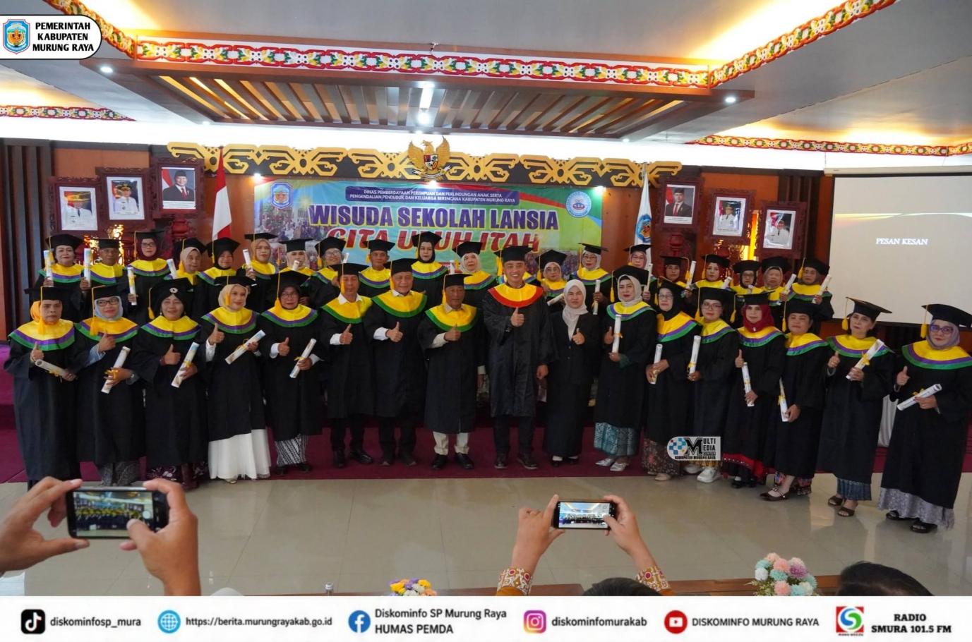 Wisuda Sekolah Lansia “Gita Uluh Itah” Angkatan Ketiga Digelar di Murung Raya