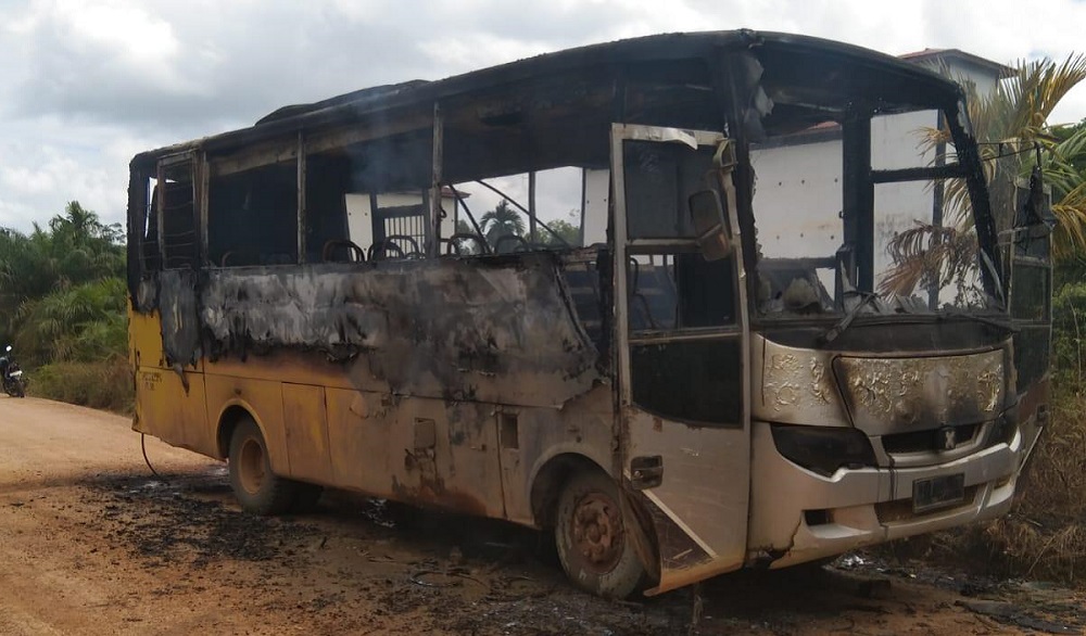 Geger! Bus Antar Jemput Pelajar Terbakar di Cempaga Hulu, Penumpang Panik